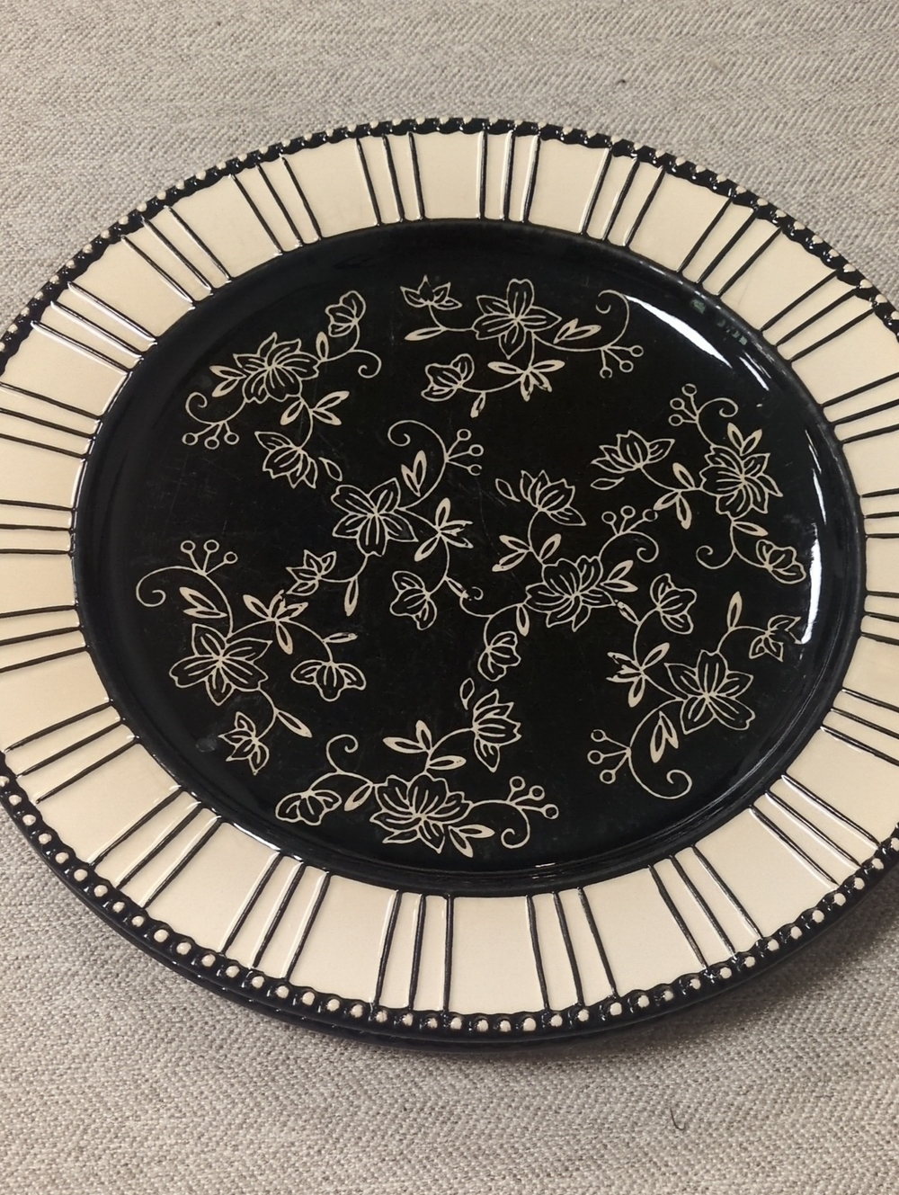 Temp-Tations Black and Cream Floral Charger/Dinner Plate